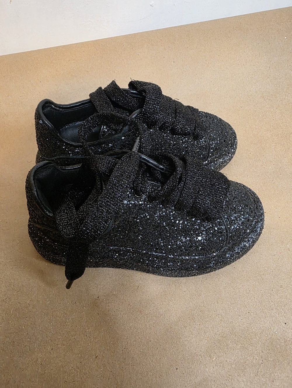 Alexander McGueen Girls Glitter All Over Sneakers 9c (25)